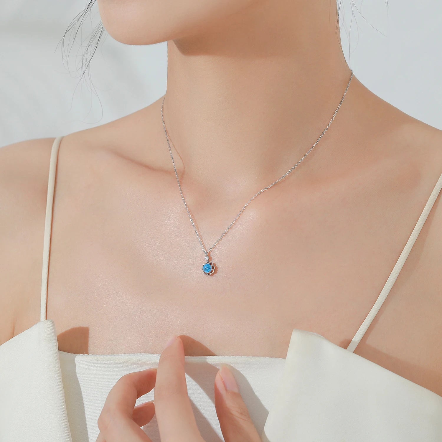 سلسلة فضة استرليني 925 بحلية زهرة بحجر زركون أزرق